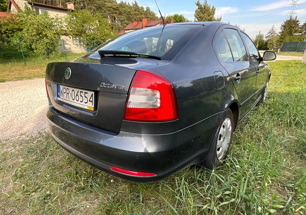 Skoda Octavia cena 21900 przebieg: 114000, rok produkcji 2009 z Piastów małe 67